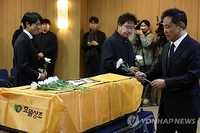 Tears, tributes at Lee Soon-jae's funeral as actors remember beloved national actor