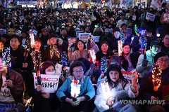 Rally on eve of Yoon impeachment ruling