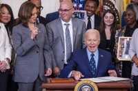 트럼프 "바이든이 자동서명기로 서명한 행정명령등 全문서 취소"