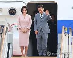  Lee departs for Malaysia to attend ASEAN summit