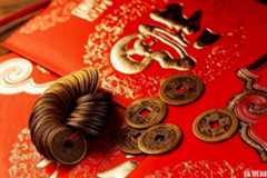 13岁儿女起诉父亲还压岁钱1.68万，发压岁钱的习俗源于何时？