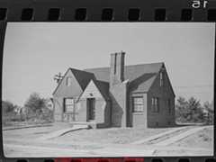 Detroit Michigan kit homes, some with an  M  monogram, possibly Modern Homes Construction Co., or - less likely - Montgomery Wards - under construction, 1930 - 1950 (C) InspectApedia.com Smorra 