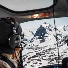 Kebnekaise helikopter med utsikt över Tolpagorni