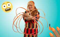 woman with longest fingernails