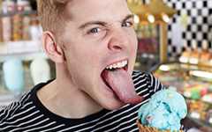 man with longest tongue thumbnail