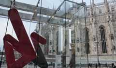 Uno scorcio del duomo di Milano. In primo piano, l'orologio con il countdown per i Giochi olimpici. Foto: N. Sclippa