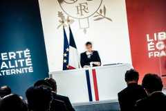 Macron, sépia sorcier