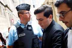 Filles perdues, cheveux ras