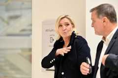 En allant à l’Élysée, Marine Le Pen se cogne sur le parquet