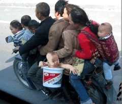 thai-family-on-motorbike