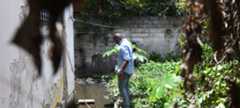 Aguas contaminadas con heces fecales, gusados y ratones en dificio del barrio 27 de Febrero.