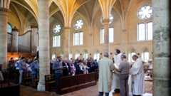 15 août 2010 : Prière universelle lors de la messe du 15 août, Abbaye d'Ourscamp (60), France. August 15, 2010 : mass celebrated at Ourscamp abbey, France.
