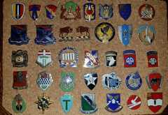 Cresten from all kind of units of the army's, cavalry, airborne.