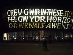 Creu Gwir fel gwydr o ffwrnais awen