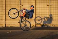 Mi sombra me persigue | My shadow follows me