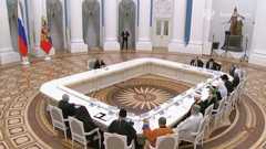 外国人「プーチンが会談に使ってるテーブルがまるで回転寿司」海外の反応