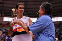 MVP - Marcelinho, do Flamengo, e Kouros Monadjemi