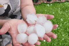 Granizo causa estragos no RS e em SP