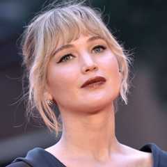 Jennifer Lawrence Says She Hasn't Gotten a Facelift&-Yet