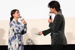 髙橋海人、ハンカチ出すも行き場をなくす 芳根京子から「あ、大丈夫」【「君の顔では泣けない」初日挨拶】