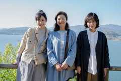 井上真央×石田えり「わたしのお母さん」母娘の複雑な関係をとらえた場面写真 メインテーマは岡本真夜の書き下ろしピアノ曲