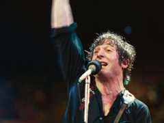 “Springsteen: Deliver Me from Nowhere” Tamps the Boss Down