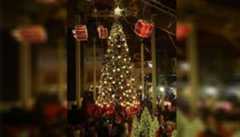 Ayala Makati Malls rings in the holidays with the metroâ��s tallest indoor Christmas Tree in Glorietta