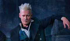 A rajongók a leváltását követelték, de a Legendás állatok rendezője megvédte Johnny Deppet