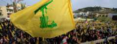 Hizbollah vifter med flagg og feirer at det var 15 år siden Israel forlot Sør-Libanon i 2015