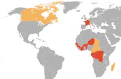  I tidligere franske og belgiske kolonier i Afrika hvor fransk er  det eneste eller ett av de offisielle språkene: Guinea, Senegal, Mali, Burkina Faso, Niger, Togo, Benin, Kamerun, Elfenbenskysten, Den sentralafrikanske republikk, Gabon, Kongo, Den demokratiske republikken Kongo, Rwanda, Burundi, Djibouti, Komorene og Madagaskar. Frankrikes områder i Stillehavet, Ny-Caledonia, Fransk Polynesia og Wallis og Futuna har alle fransk som offisielt språk. I Vanuatu er fransk og engelsk offisielle språk.