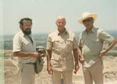 Walter Alva, Thor Heyerdahl og Guillermo Ganoza i Túcume