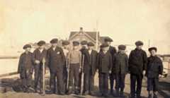 Kvenske gutter i Vadsø, fotografert i 1917 eller 1918