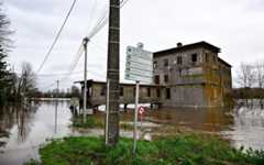 Crues et inondations en Lot-et-Garonne : à Aiguillon, une digue a cédé, des centaines de personnes à évacuer