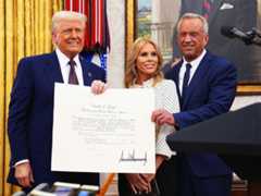 Cheryl Hines’s MAGA Makeover Has Her Hollywood Colleagues Scratching Their Heads: “I Don’t Know You Anymore!”