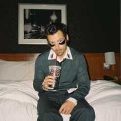 Harry Styles’s Disco Routine Includes Eye Patches