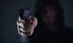 La fusillade a éclaté en pleine soirée, plongeant les participants dans la panique et la sidération.