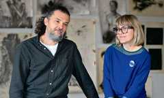 Les artistes Dan Vezentan et Mihaela Moldovan, voix majeures de la création contemporaine, dans leur atelier commun de Bucarest