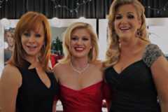 Kelly Clarkson visited with Reba McEntire and Trisha Yearwood prior to filming her NBC Christmas special: Kelly Clarkson’s Cautionary Christmas Music Tale. Pictured (L-R): Kelly Clarkson, Trisha Yearwood, Reba McEntire. Photo: Justin Lubin/NBC