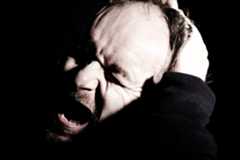 【悪魔の痛みからの解放】尿路を進むマイクロボットが”尿路結石”を溶かして小さくする