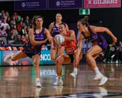 Amy Sligar receives a pass under tight pressure. Image: Kylie de Souza | Captured by Ky