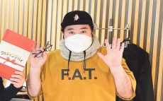 舞台本番中に肩が外れた皆川猿時、予想外の対応に「どんどん変な空気になって……」