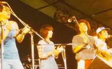 イルカ、フォークシンガー・高石ともやとの思い出を振り返る