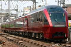 新型名阪特急「ひのとり」があらわにした、近鉄の抱える「課題」は