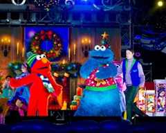 【USJ】エルモたちとクリスマスをお祝い！新たなナイトショー&今だけのグッズレポ