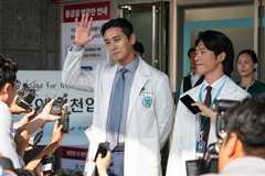 '의학 드라마 불패 신화' 이을 '도파민 닥터' 백강혁 신드롬 시작된다