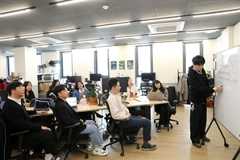 성과평가 없애고 주 단위 피드백…조직문화 바꾸는 HR 기업들 [스타트업 스트리트]