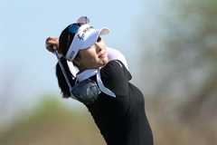 윤이나, LPGA 첫 우승할까…선두와 4타 차