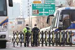"안국역 전쟁통인데" "출근할 수 있을까" 종로 직장인들 '尹 선고' 발동동
