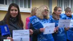 Социални работници в Бургас излязоха на протест