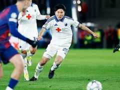 日本代表22歳DFがCLバルサ戦で「ボランチなの!?」「レバンドフスキに頭1つ飛び出て空中戦勝利」超ポリバレントな鈴木淳之介にカメラマン驚き